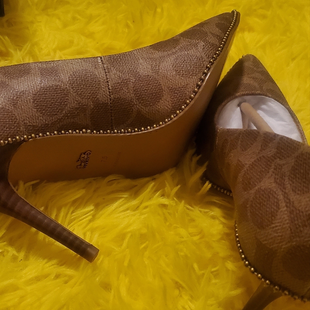 Coach Pumps - Picture 3 of 3